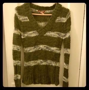 Comfy green v-neck striped sweater